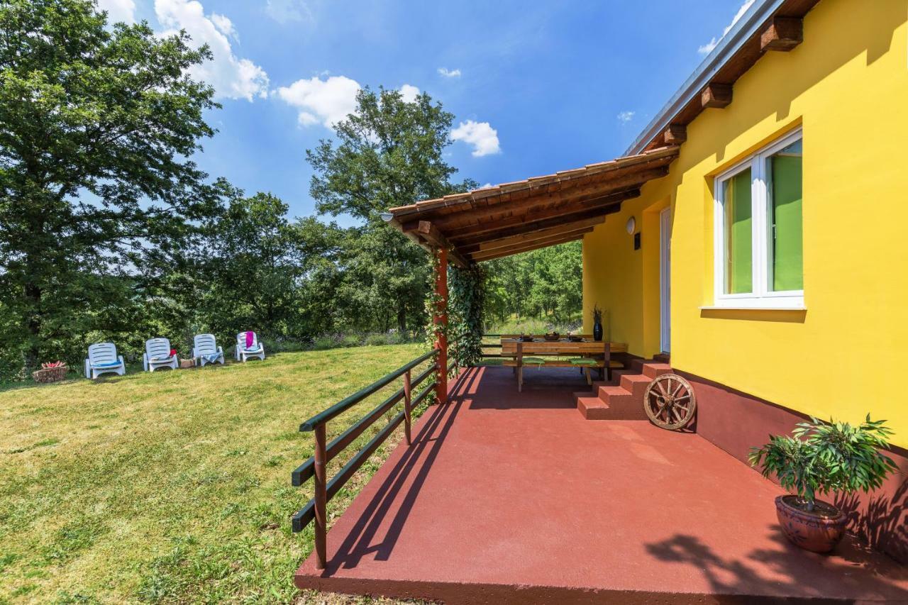 Vacation Home Latini Hum Exterior photo